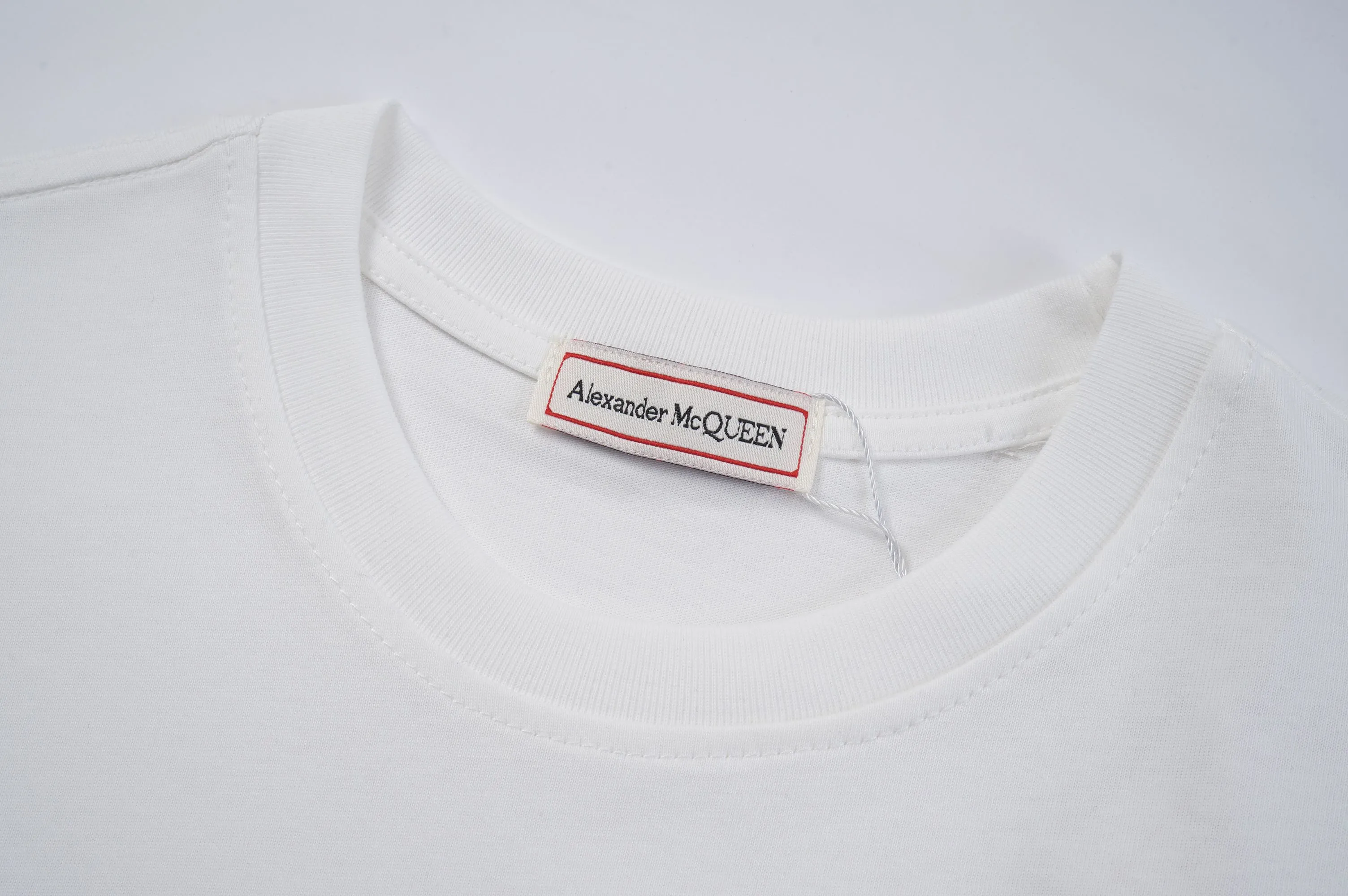 T 110，#Alexander Mcqueen* 2025 New Arrival T ， ， ， 。 ， ， ， 。 ： 、 ， S_XXXL ， 63
